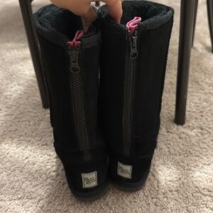 Booroo black tall boots. Extremely warm. Zip up back. 100 percent merino wool